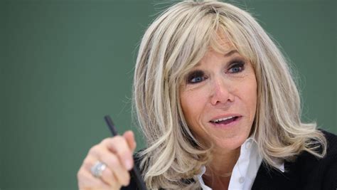 age brigitte macron jeune|Brigitte Macron a 70 ans : à quoi ressemblait